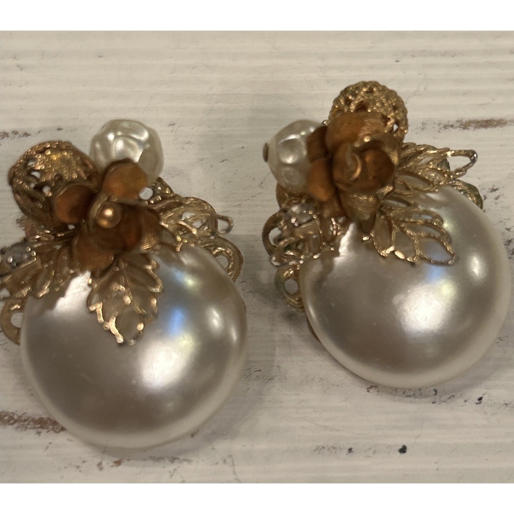 Unsigned Miriam Haskell Baroque Pearl Filigree Flower Clip Earrings‎ Vintage